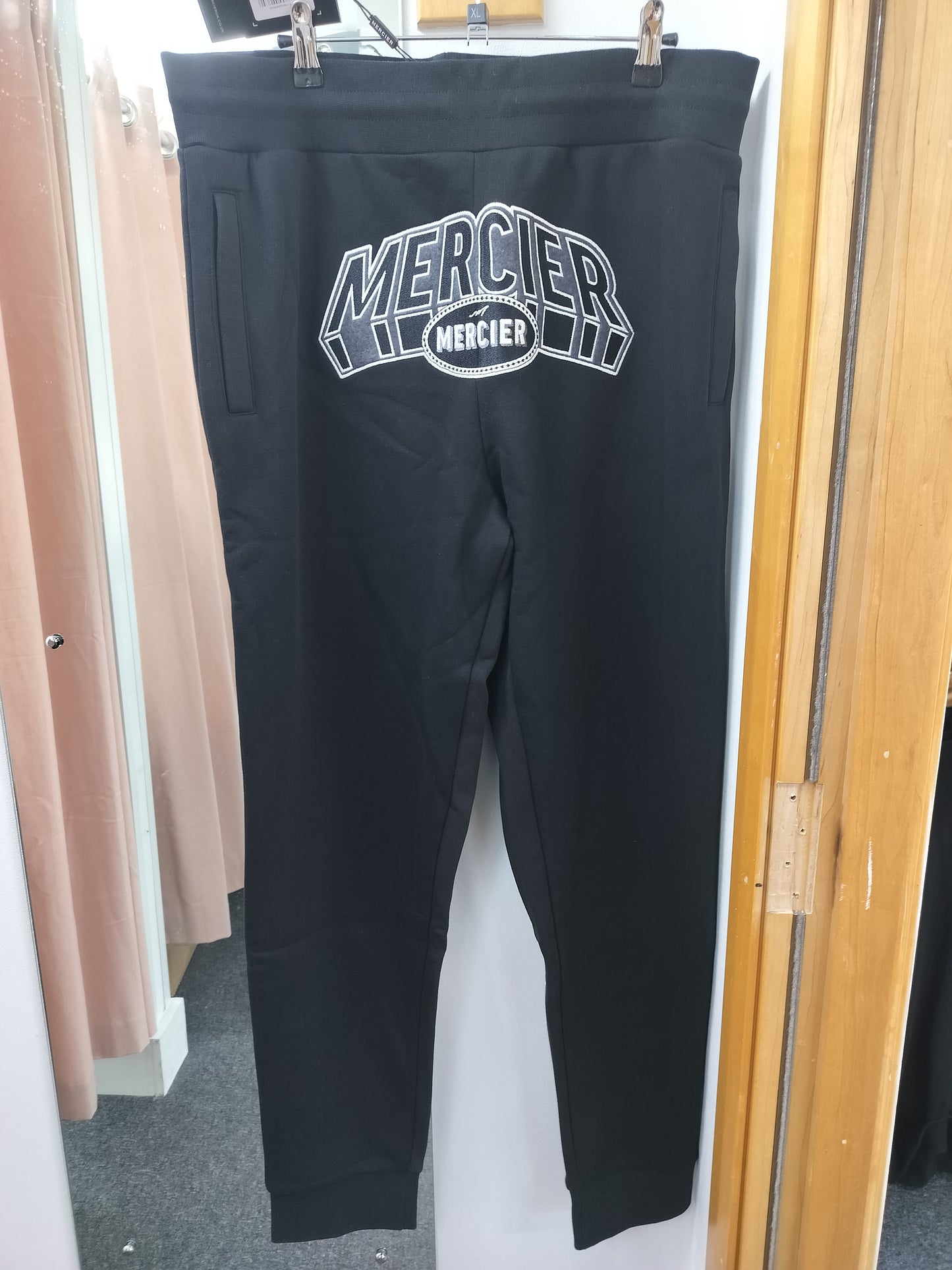 Mercier court jogger