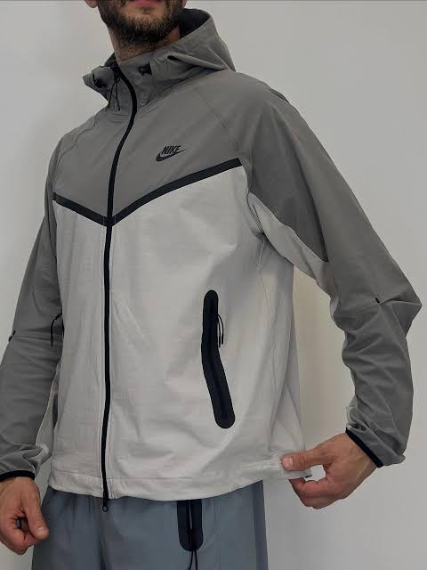 Nike Tech Woven Windbreaker